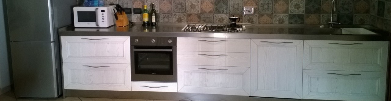 Cucina top inox finitura vintage. 