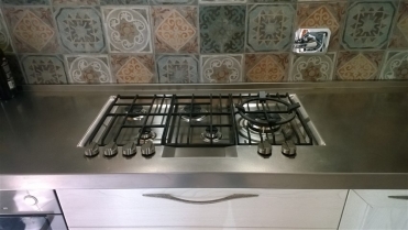 Cucina top inox finitura vintage. 