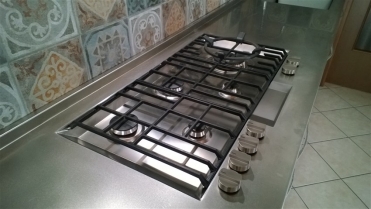 Cucina top inox finitura vintage. 